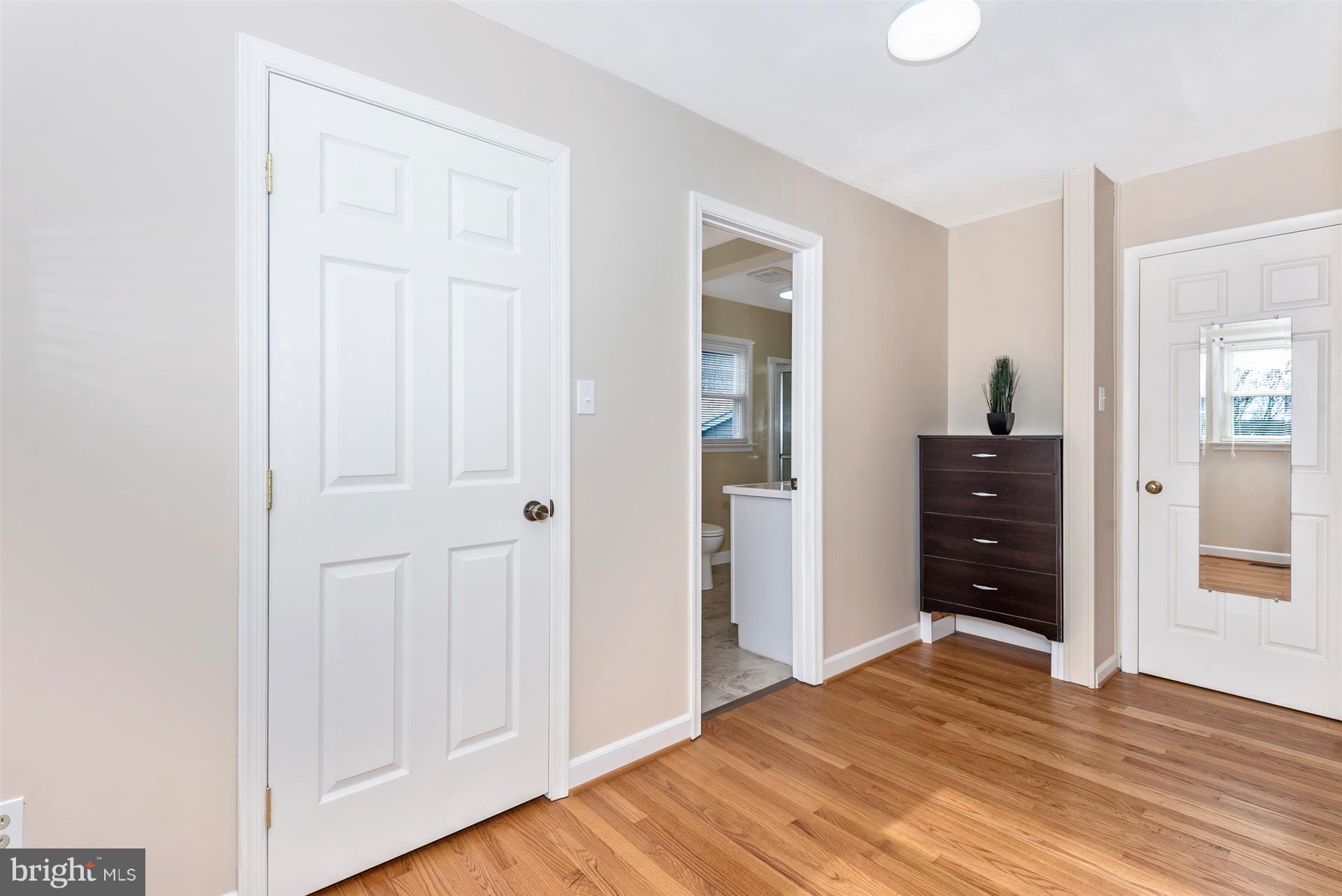 24409 Hanson Road Gaithersburg, MD 20882 - Photo 19 of 30 Master Bedroom w/ Walk In Closet