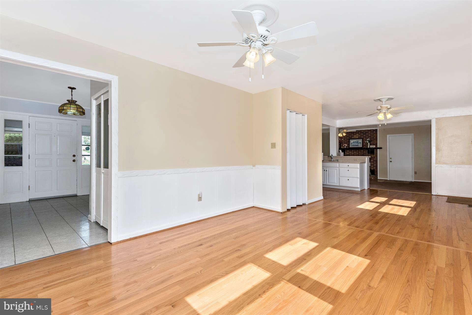 24409 Hanson Road Gaithersburg, MD 20882 - Photo 3 of 30 Dining Rm /Living Rm - However You Want to Use It