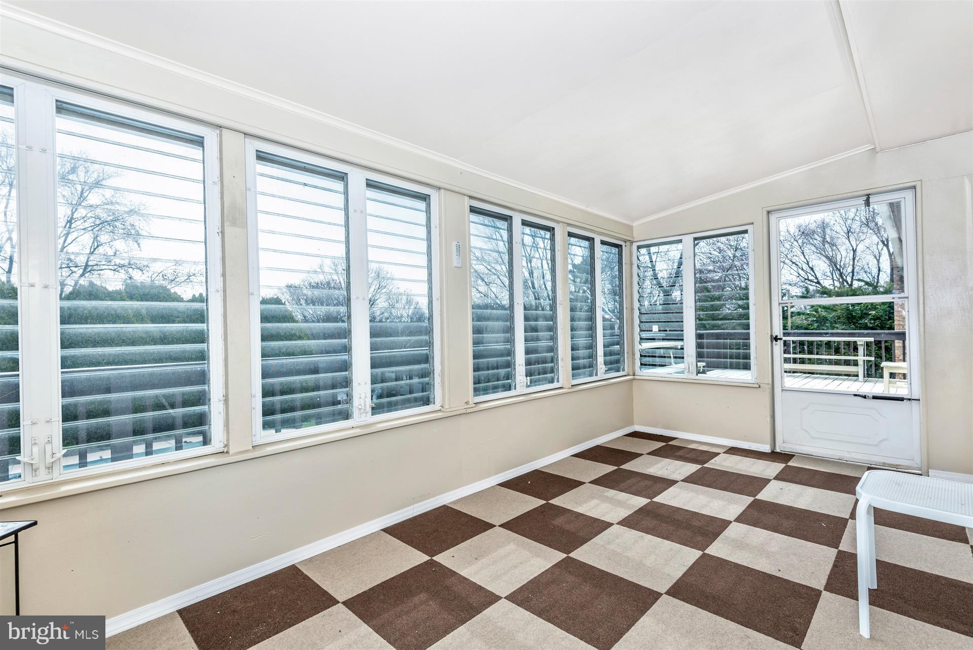 24409 Hanson Road Gaithersburg, MD 20882 - Photo 25 of 30 Sunroom