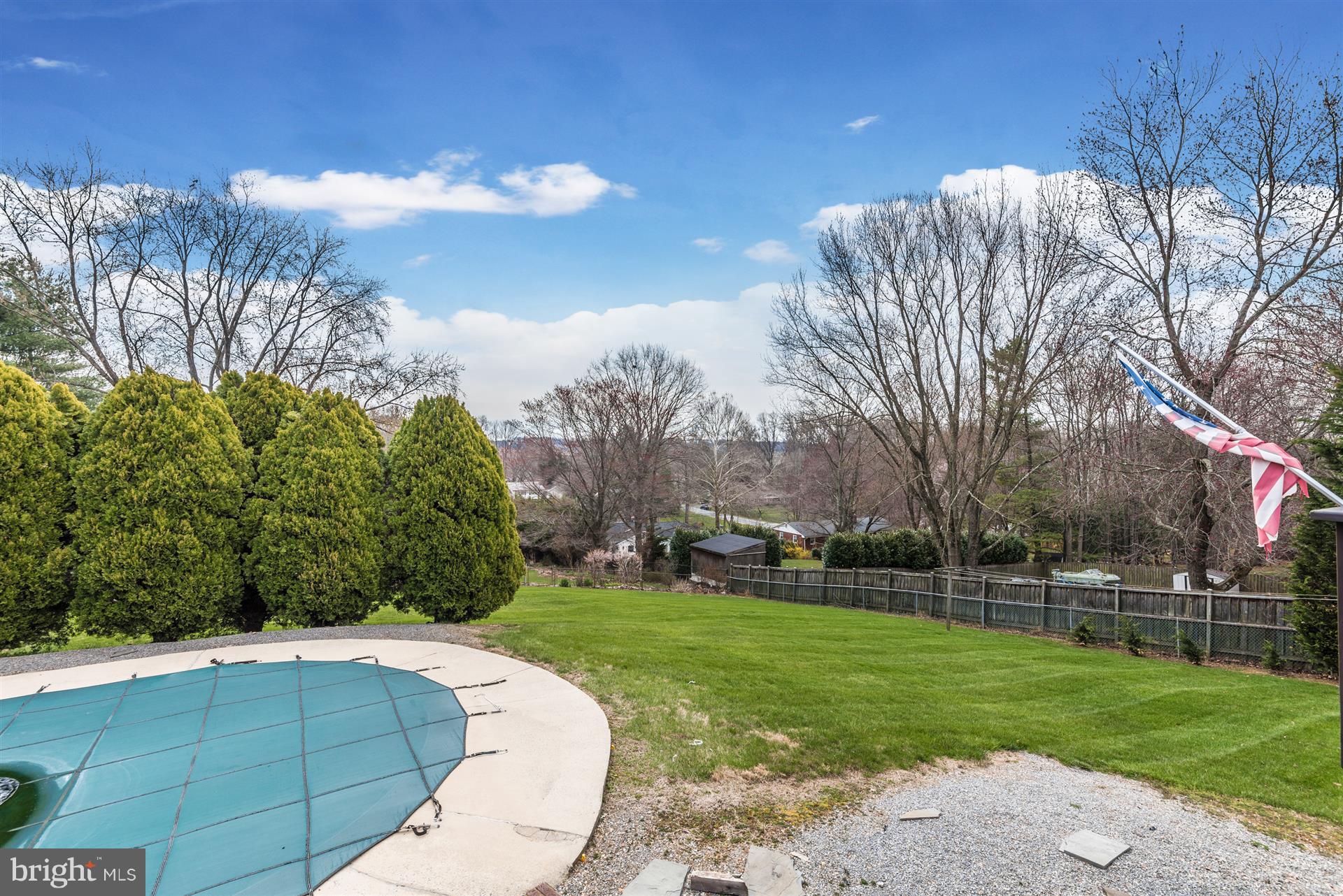 24409 Hanson Road Gaithersburg, MD 20882 - Photo 28 of 30 Inground Vinyl Pool