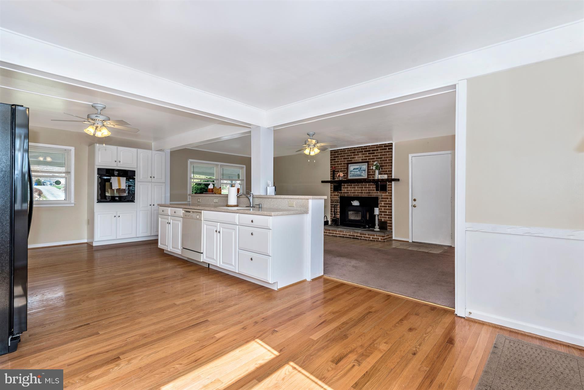 24409 Hanson Road Gaithersburg, MD 20882 - Photo 5 of 30 Dining Area Off Kitchen