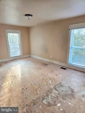 a view of empty room with window
