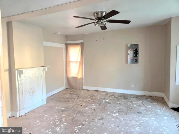 a view of an empty room and window