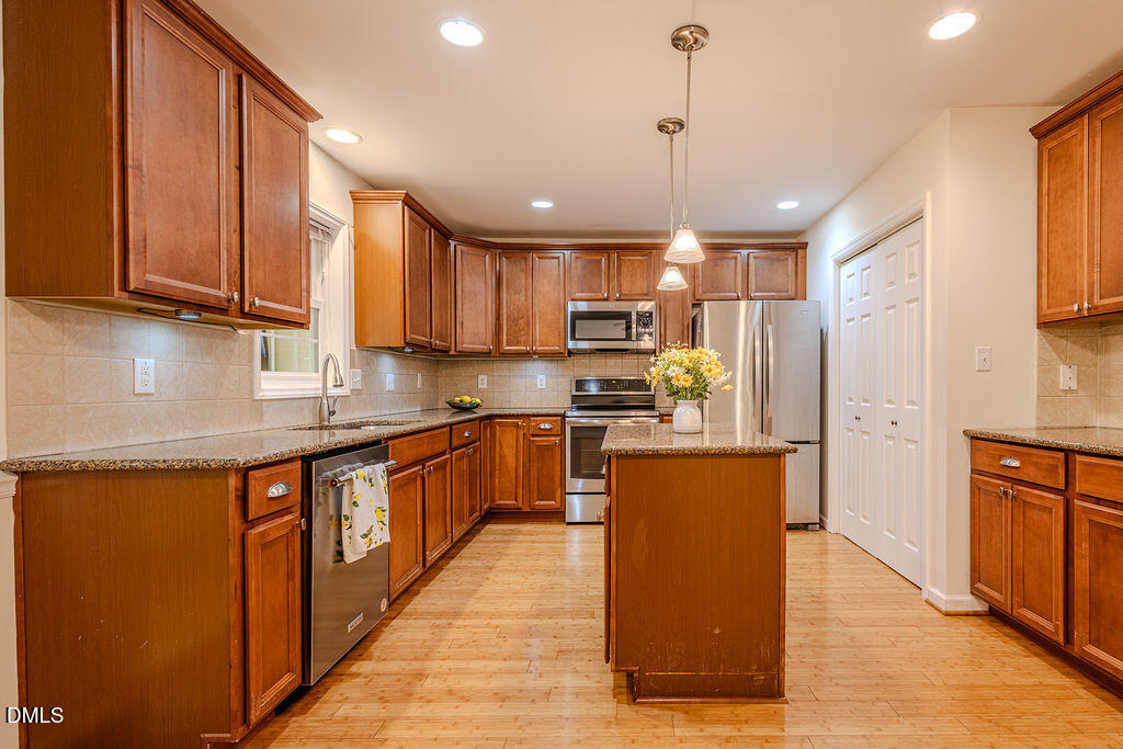 1806 Medfield Road Raleigh, NC 27607 - Photo 4 of 29