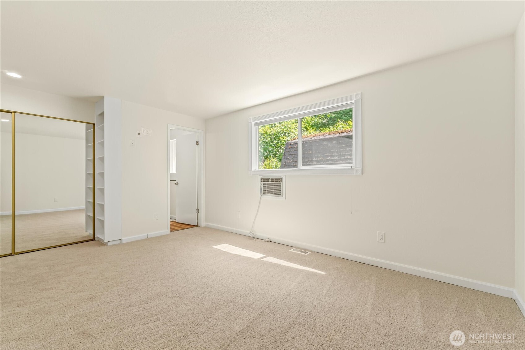 8830 Shell Place Edmonds, WA 98026 - Photo 17 of 39