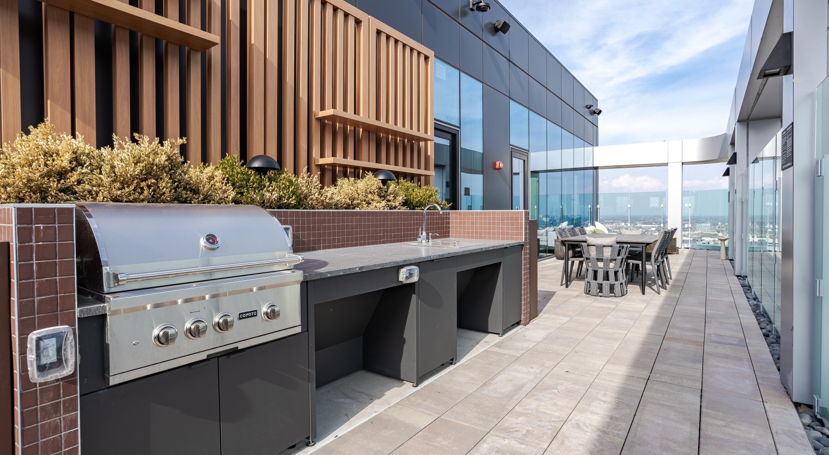1114 West Carroll Avenue, Unit 3203 Chicago, IL 60607 - Photo 21 of 36 a outdoor kitchen with a sink stove and microwave