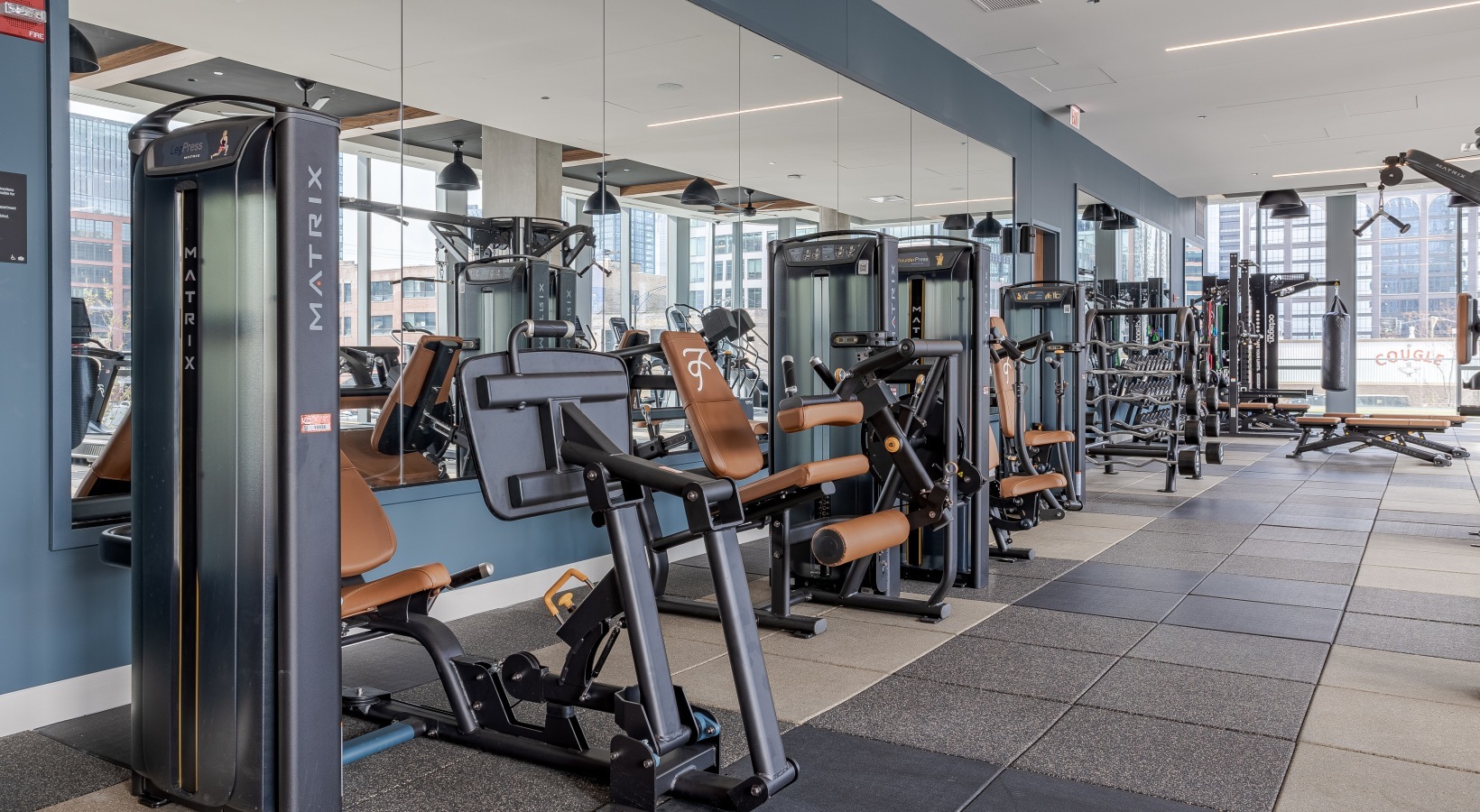 1114 West Carroll Avenue, Unit 3203 Chicago, IL 60607 - Photo 31 of 36 a view of a room with gym equipment