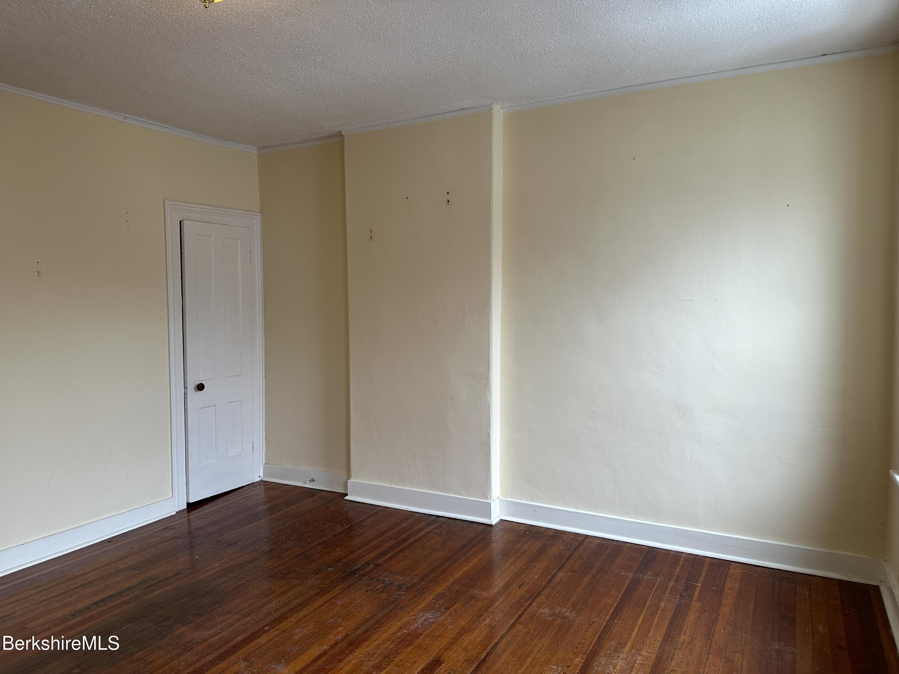 40 Reed Street Pittsfield, MA 01201 - Photo 15 of 28 44-3 Living Room