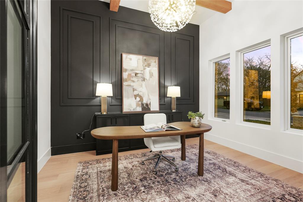 8623 San Fernando Way Dallas, TX 75218 - Photo 5 of 40 a room with chandelier fan and windows