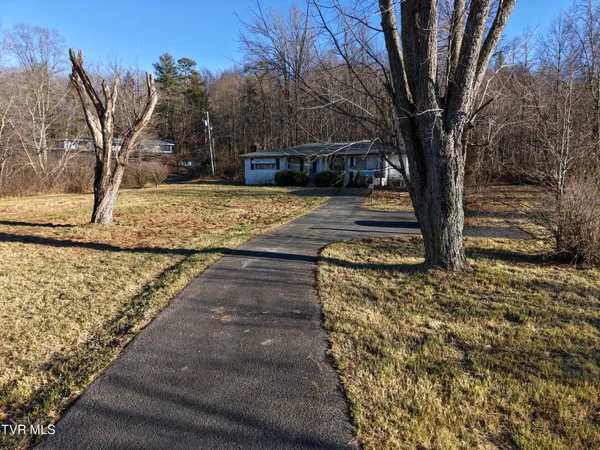 $880,000 | 20064 Alberta Street, Oneida, TN 37841