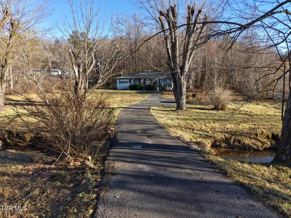 $880,000 | 20064 Alberta Street, Oneida, TN 37841