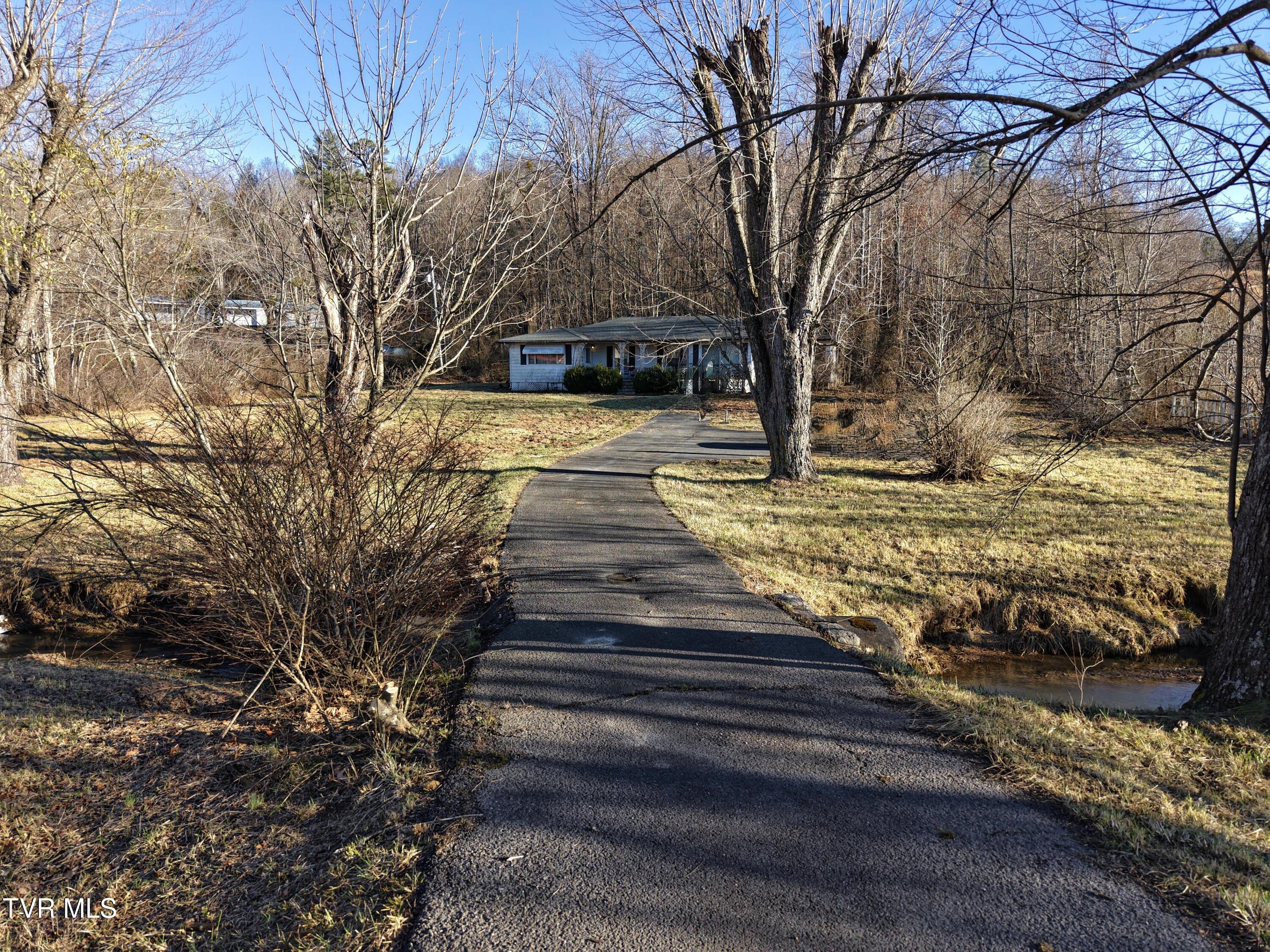 20064 Alberta Street Oneida, TN 37841 - Photo 13 of 17 dji_fly_20260111_160712_0046_17681921107