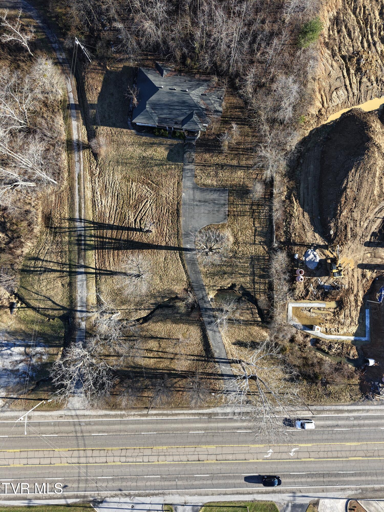 20064 Alberta Street Oneida, TN 37841 - Photo 4 of 17 dji_fly_20260111_160110_0031_17681921200