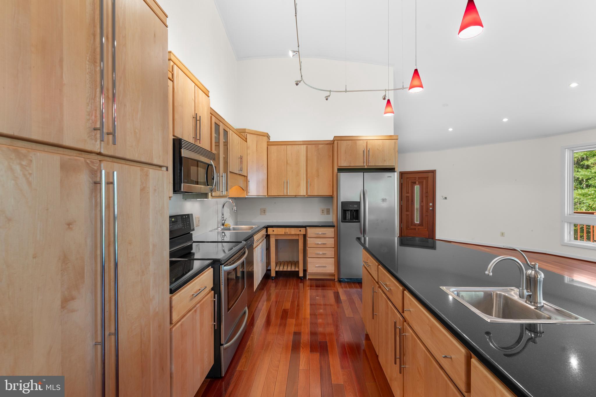 243 Aaron Mountain Road Castleton, VA 22716 - Photo 13 of 53 Custom layout, maple cabinets