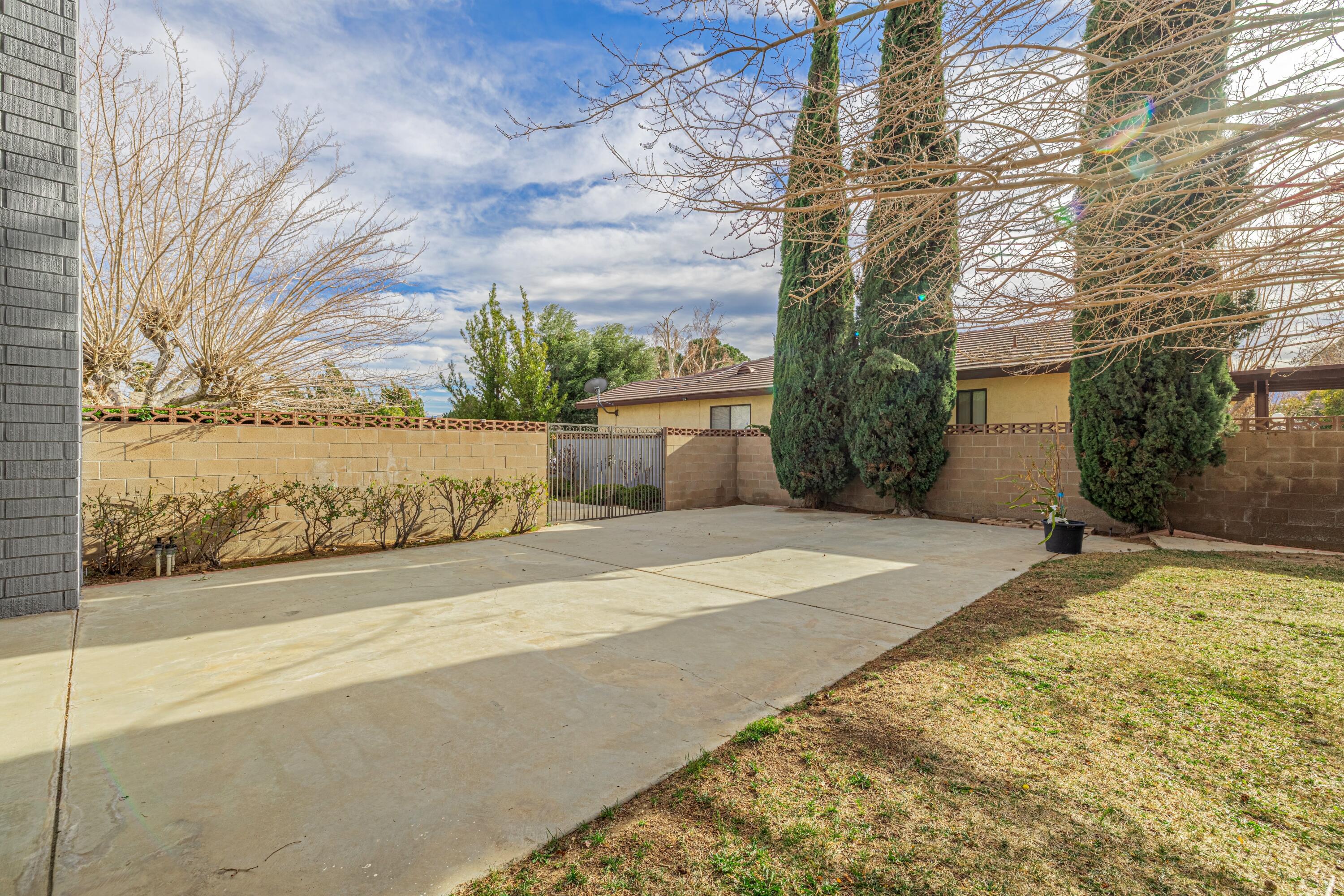 431 Fantasy Street Palmdale, CA 93551 - Photo 20 of 24 a view of back yard of the house