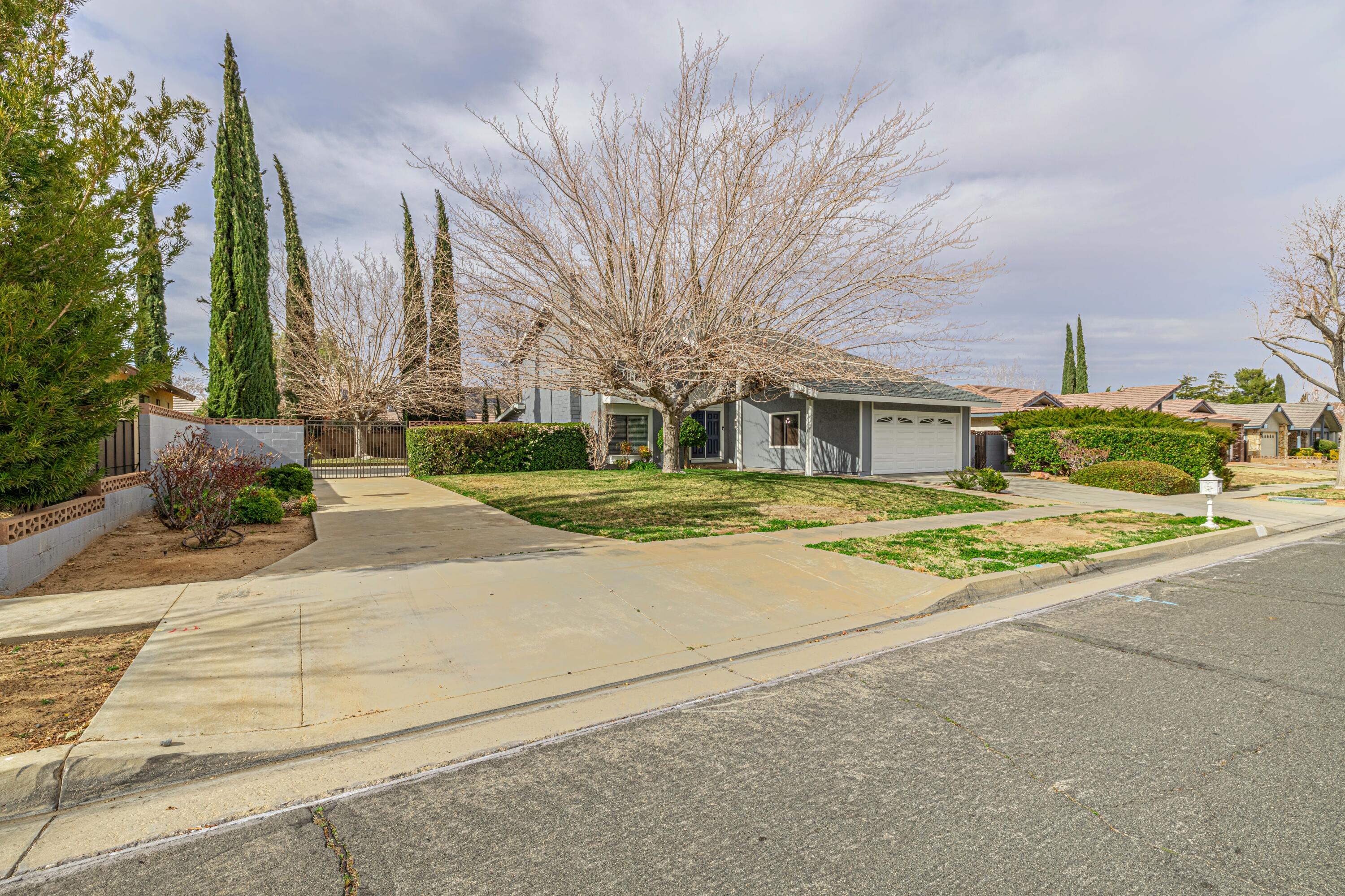 431 Fantasy Street Palmdale, CA 93551 - Photo 23 of 24 a house with a garden and pathway