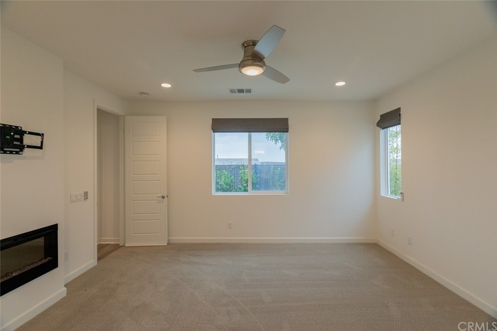 32151 Everview Temecula, CA 92591 - Photo 27 of 29 an empty room with a window