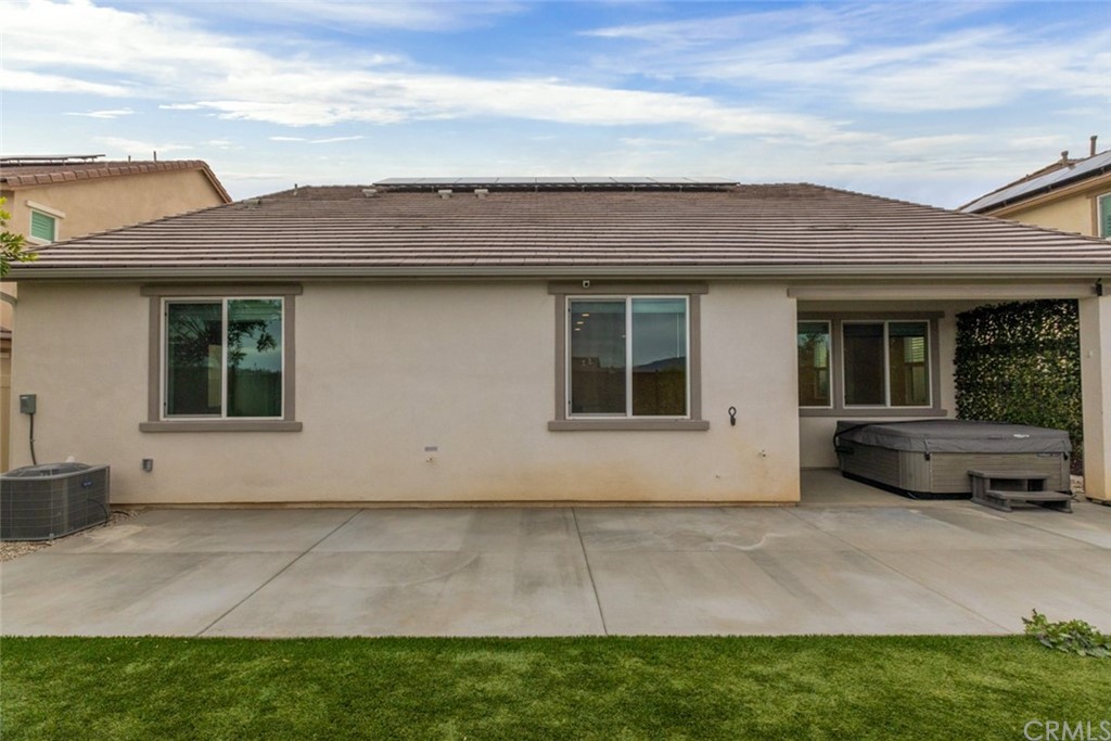 32151 Everview Temecula, CA 92591 - Photo 7 of 29 a house view with a garden space