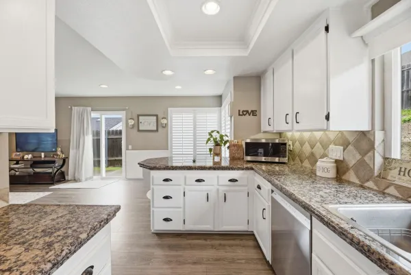 $899,000 | 956 Mariposa Place, Escondido, CA 92026