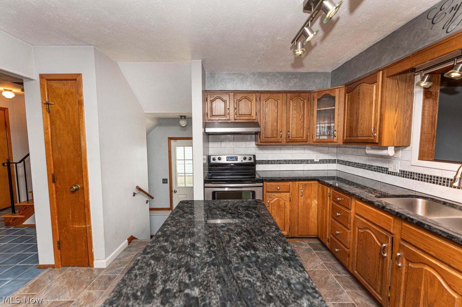 916 Center Road Eastlake, OH 44095 - Photo 9 of 39 Incredibly appointed eat-in kitchen with center island