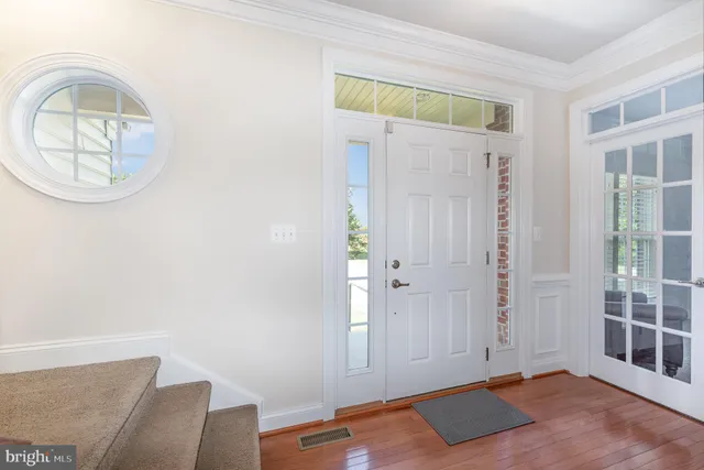 a view of livingroom with furniture