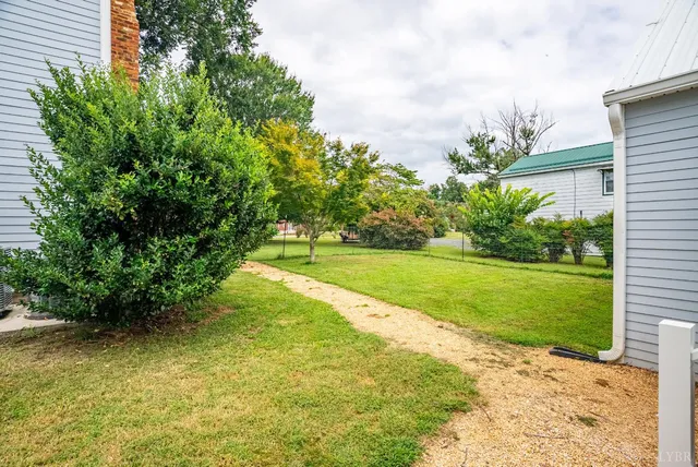 a view of a house with a small yard and plants