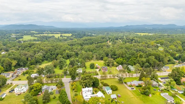 $565,000 | 260 North Main Street, Amherst, VA 24521