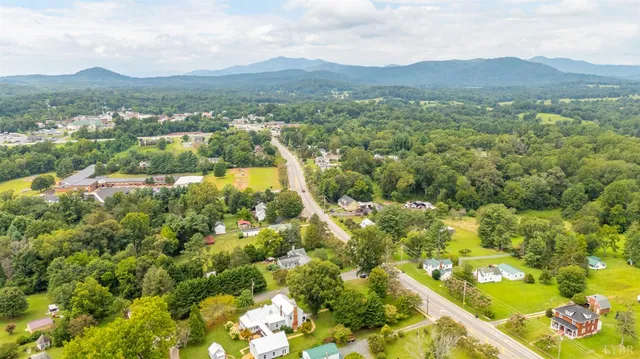 $549,900 | 260 North Main Street, Amherst, VA 24521