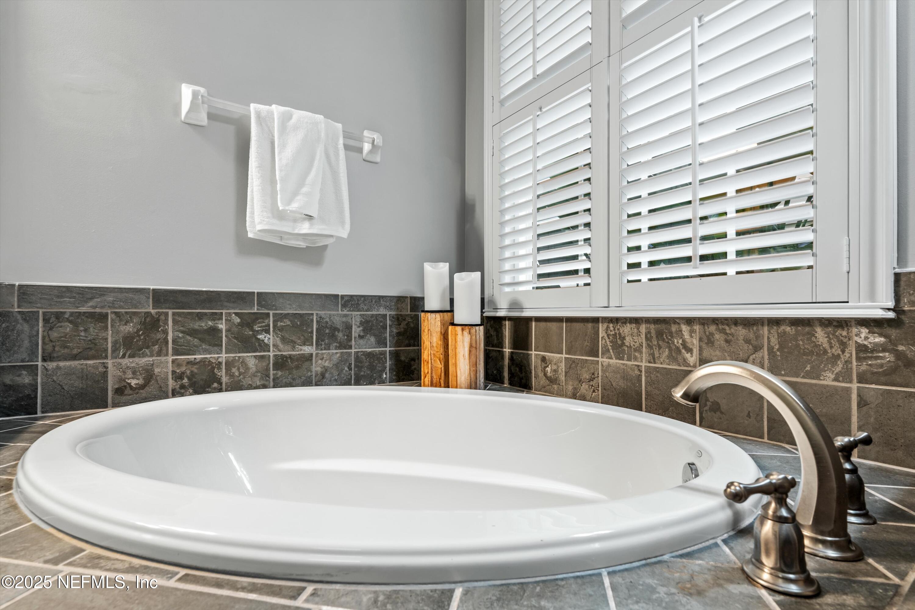 30 Pelican Pointe Road Ponte Vedra, FL 32081 - Photo 24 of 66 a bathroom with bathtub and window