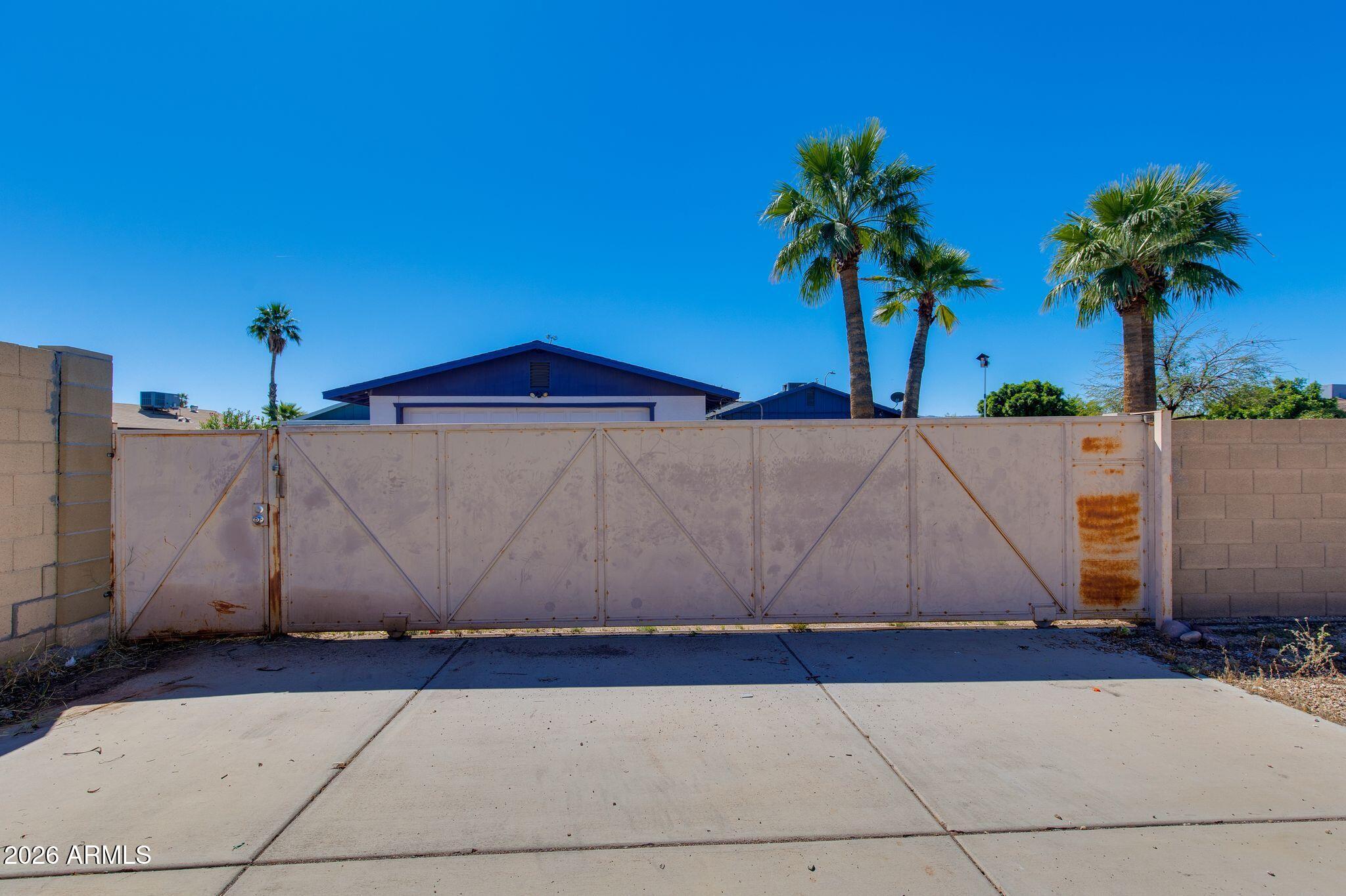 4415 East Chambers Street Phoenix, AZ 85040 - Photo 33 of 33 a view of a house with palm trees