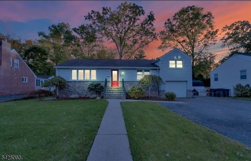684 Spring Avenue Ridgewood, NJ 07450 - Photo 3 of 14