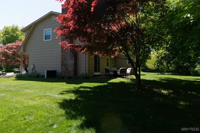 $375,000 | 18 Tree Top Drive, Penfield, NY 14625