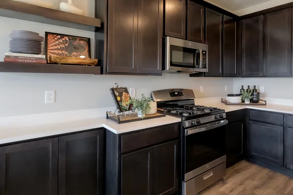 $389,990 | 402 Comstock Road, South Elgin, IL 60177