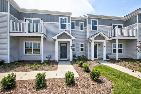 $389,990 | 402 Comstock Road, South Elgin, IL 60177