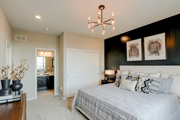 $389,990 | 402 Comstock Road, South Elgin, IL 60177