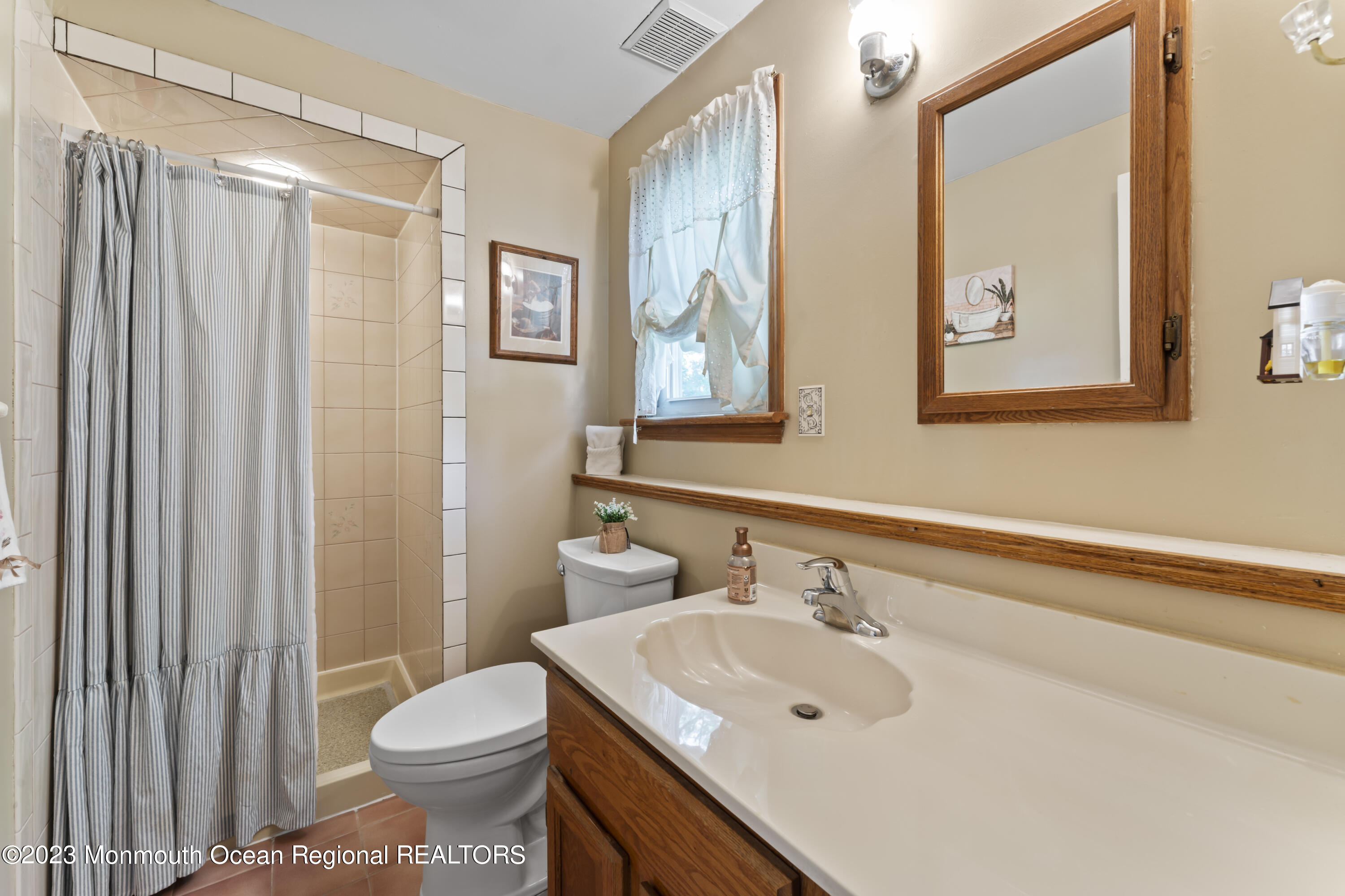 23 Holiday Road Manalapan, NJ 07726 - Photo 18 of 32 Hommati.com-23_Holiday_Rd_NJ-06-01-2023-