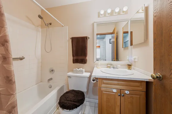 $350,000 | 1975 Eastman Lane, Hanover Park, IL 60133
