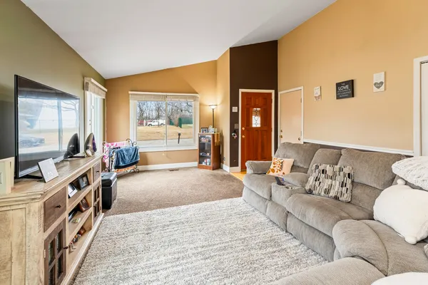$350,000 | 1975 Eastman Lane, Hanover Park, IL 60133