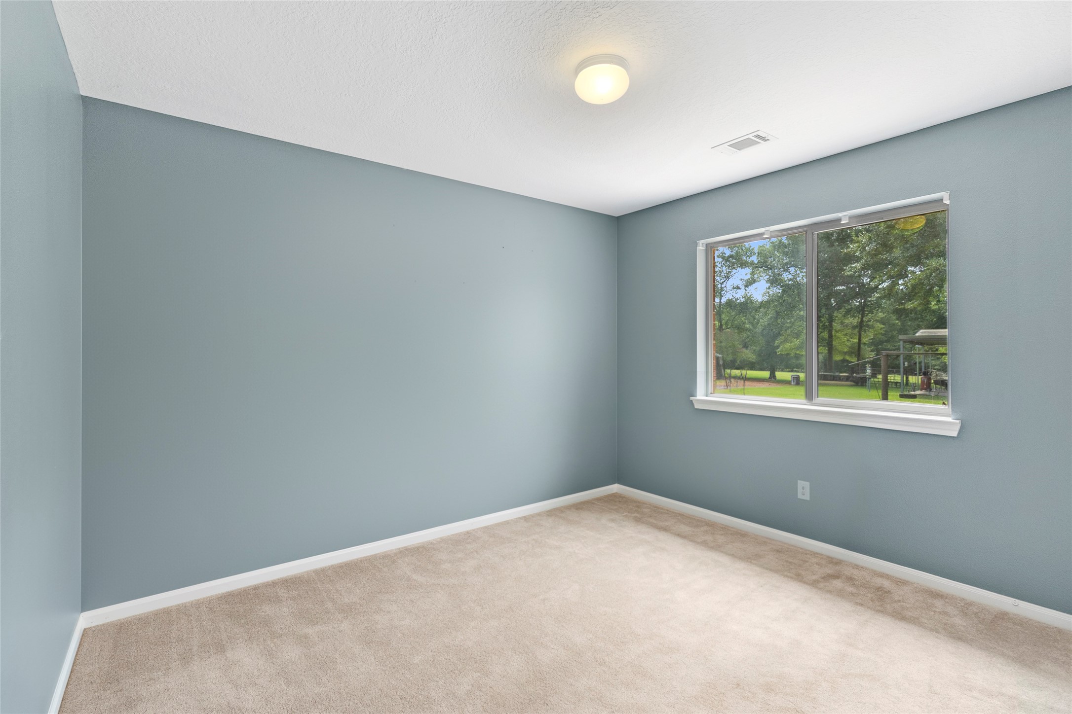 11270 Summit Drive Conroe, TX 77303 - Photo 20 of 35 an empty room with a window