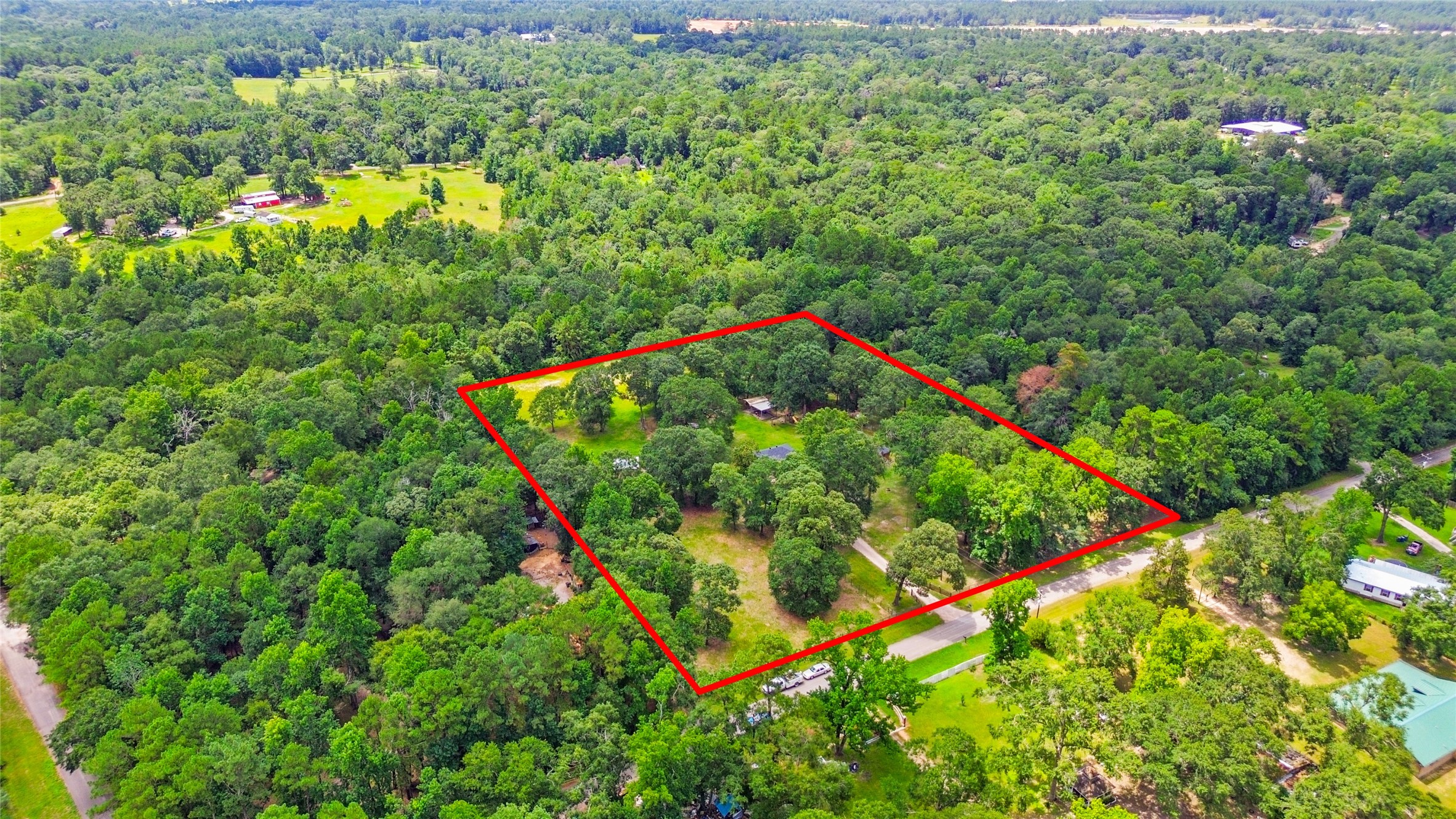 11270 Summit Drive Conroe, TX 77303 - Photo 33 of 35 a backyard of a house with lots of green space and garden