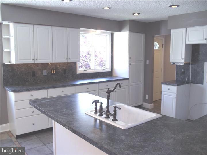 399 Indian Mills Road Shamong, NJ 08088 - Photo 11 of 25 Kitchen