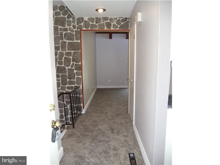 399 Indian Mills Road Shamong, NJ 08088 - Photo 3 of 25 Hallway