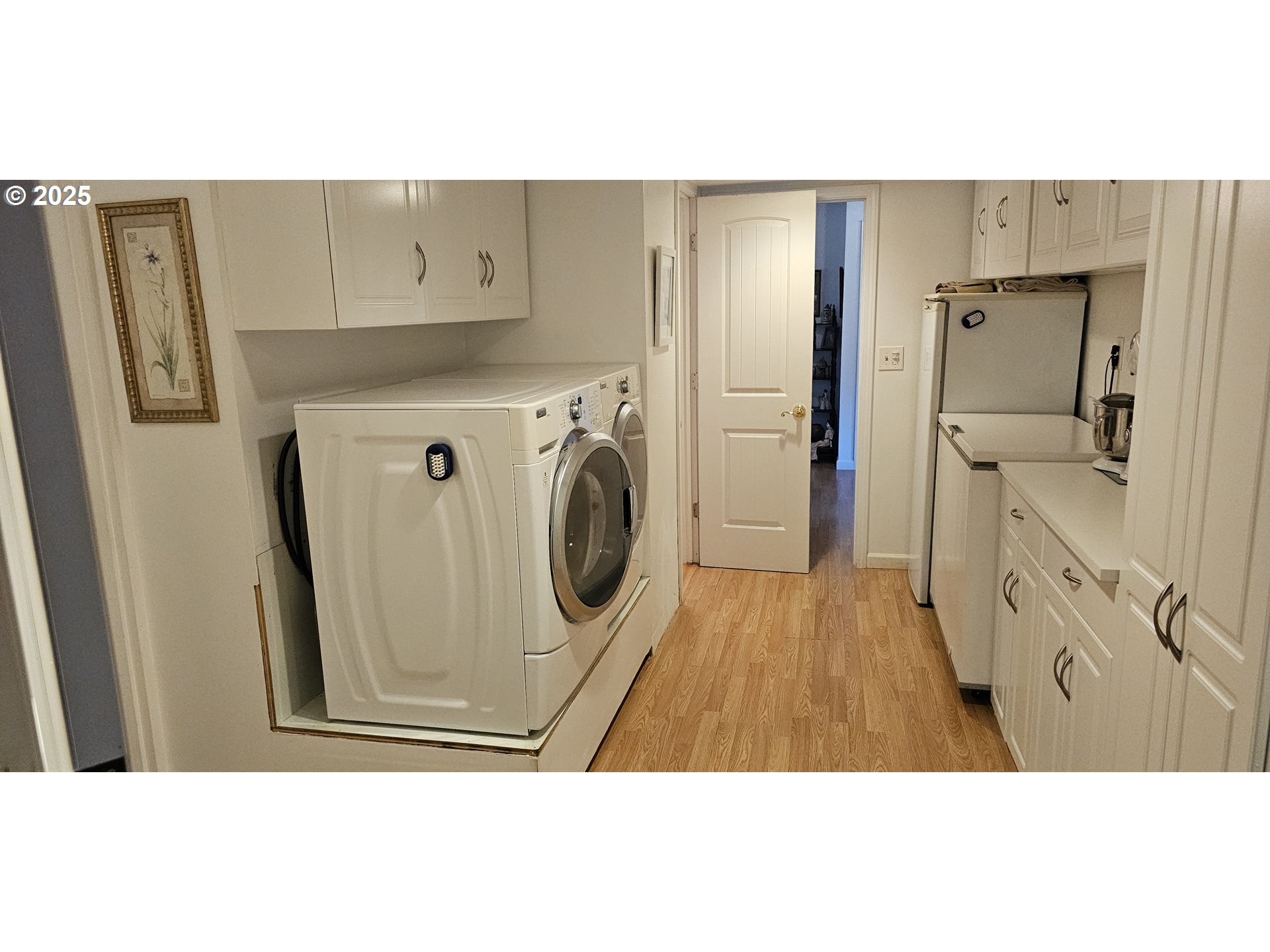 524 Azalea Drive Elkton, OR 97436 - Photo 35 of 48 a view of a kitchen