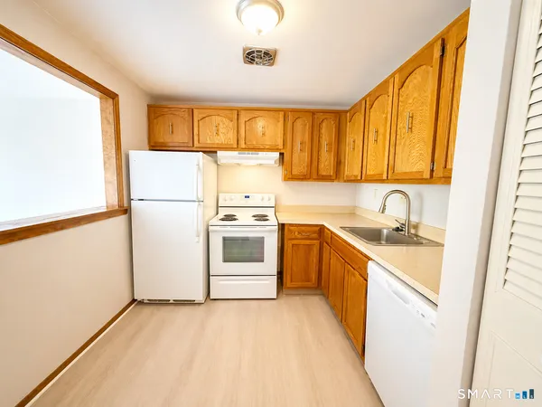 $1,700 | 200 Laura Lane, Unit B9, Rocky Hill, CT 06067