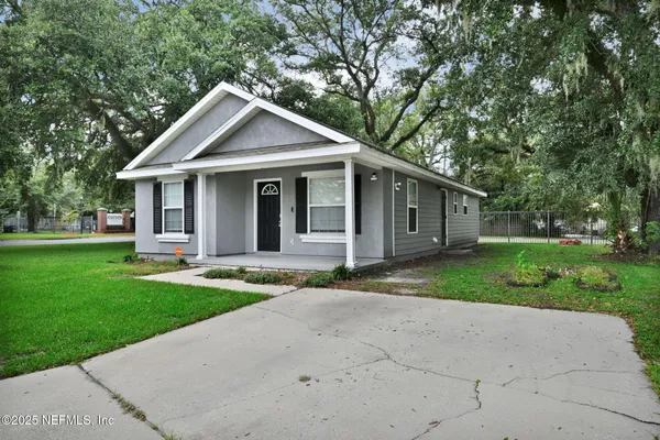 a front view of house with yard and green space