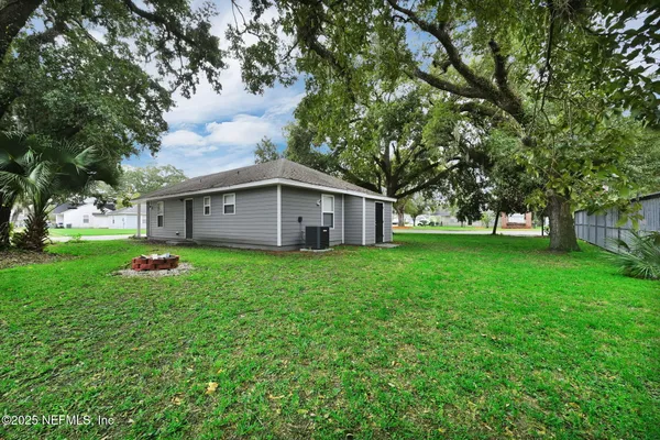 a view of house with backyard