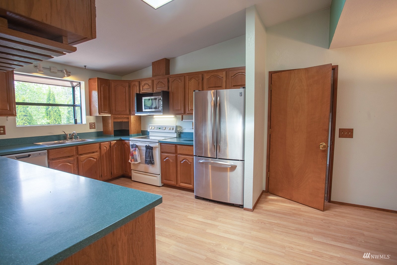 9250 Sidney Road Southwest Port Orchard, WA 98367 - Photo 10 of 40 Gallery Image 10