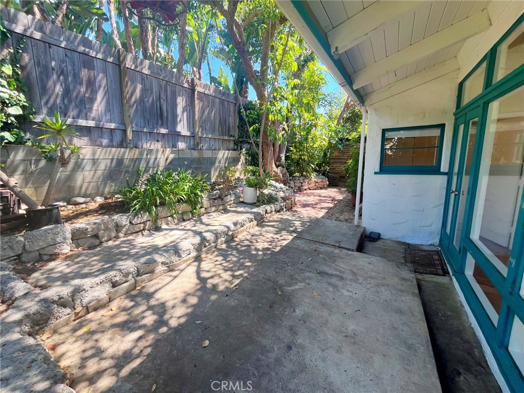 33910 Orilla Road, Unit 7 Dana Point, CA 92629 - Photo 31 of 50 a backyard of a house with lots of green space