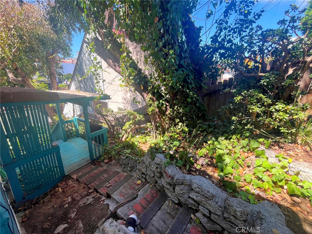 33910 Orilla Road, Unit 7 Dana Point, CA 92629 - Photo 33 of 50 a view of a porch with a bench