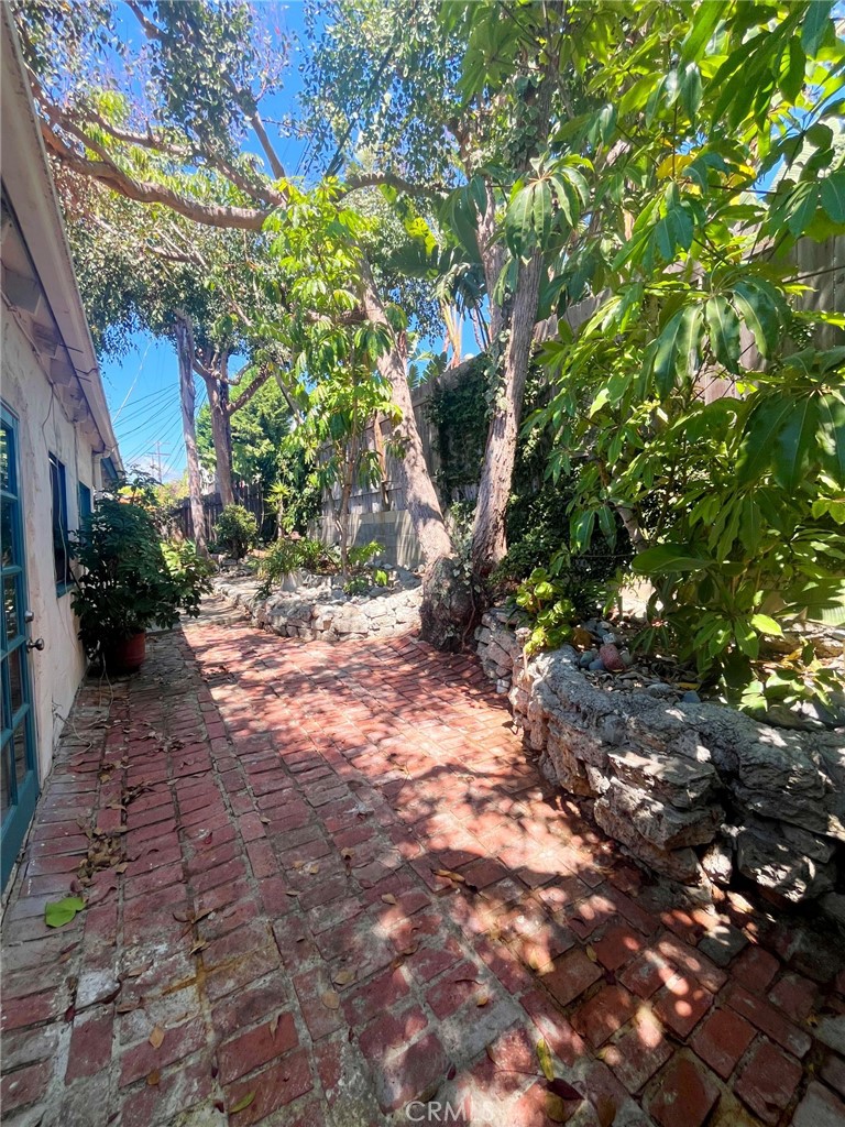 33910 Orilla Road, Unit 7 Dana Point, CA 92629 - Photo 35 of 50 a backyard of a house with lots of green space